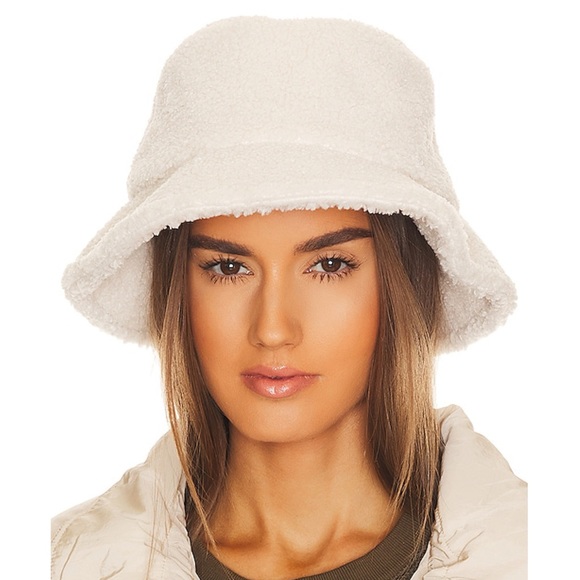 NWT Revolve Hat Attack Reversible Faux Shearling Bucket Hat Black Women’s OS - Picture 8 of 10